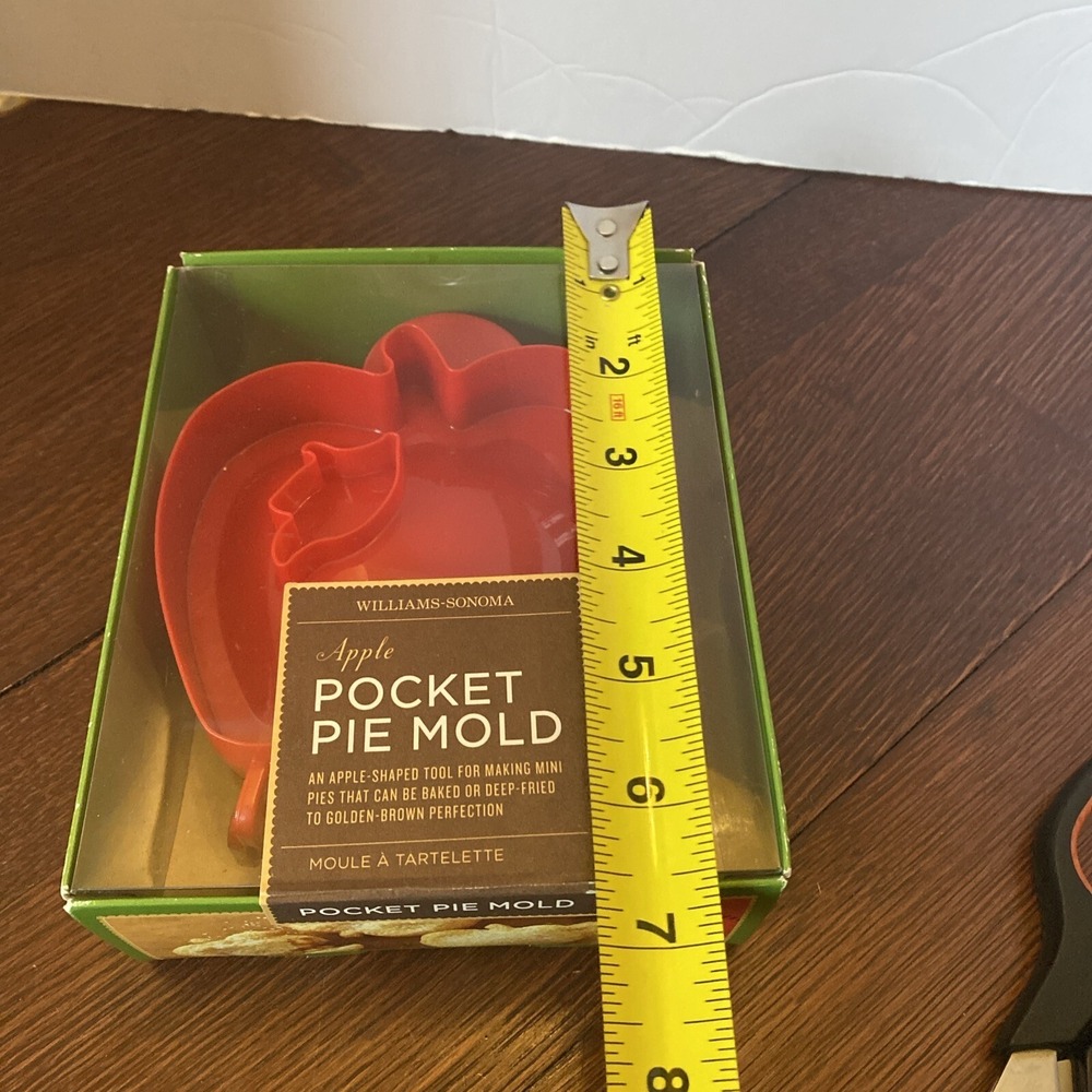 Williams Sonoma Apple Shaped Pocket Pie Mold 395186 - Picture 5 of 6